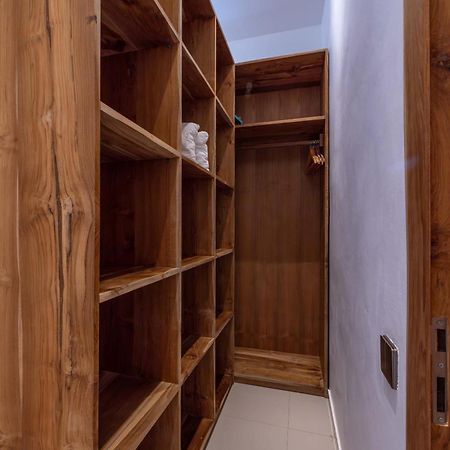 Turan Casa Auri Seminyak Villa Buitenkant foto
