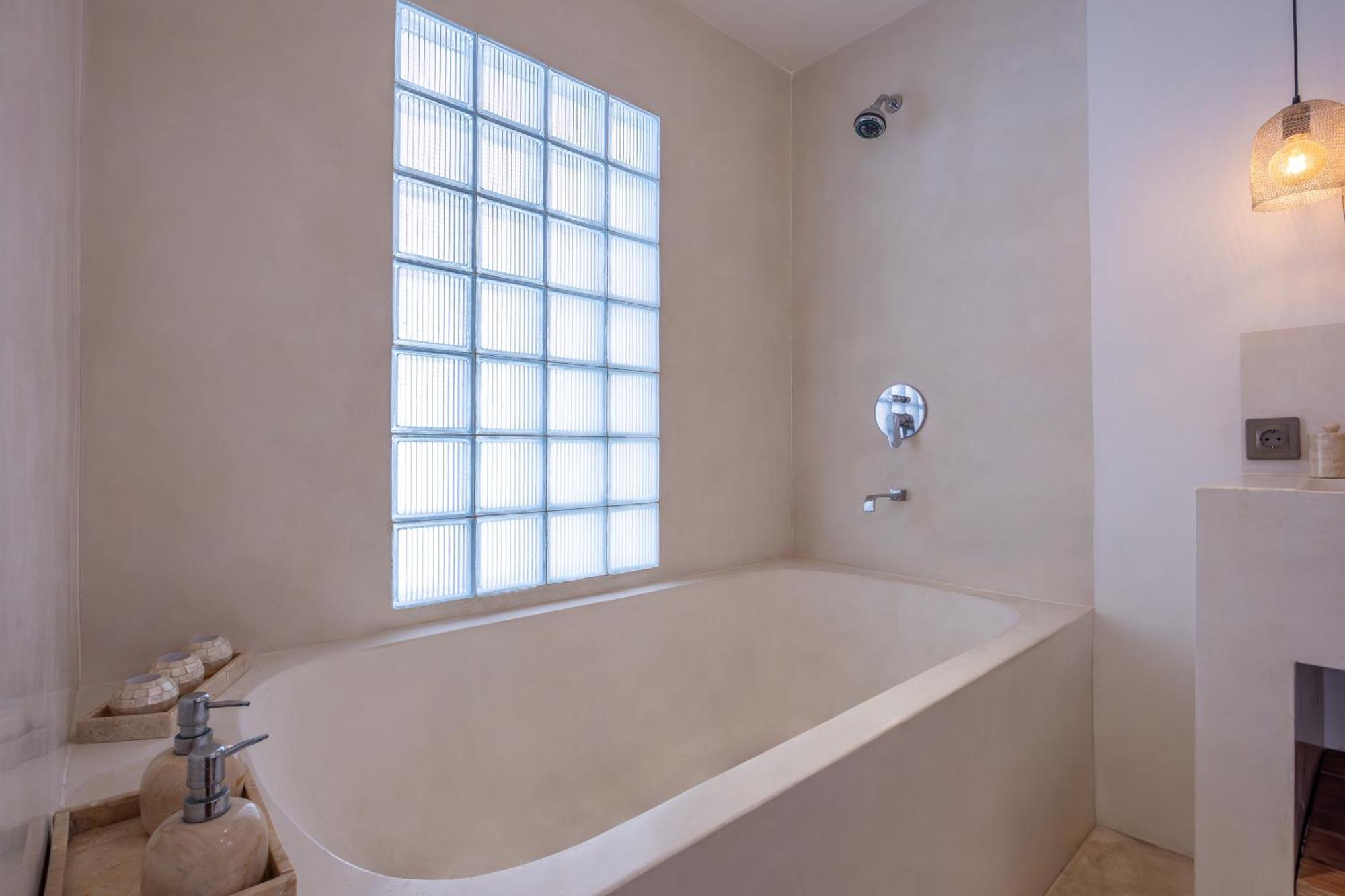 Turan Casa Auri Seminyak Villa Buitenkant foto