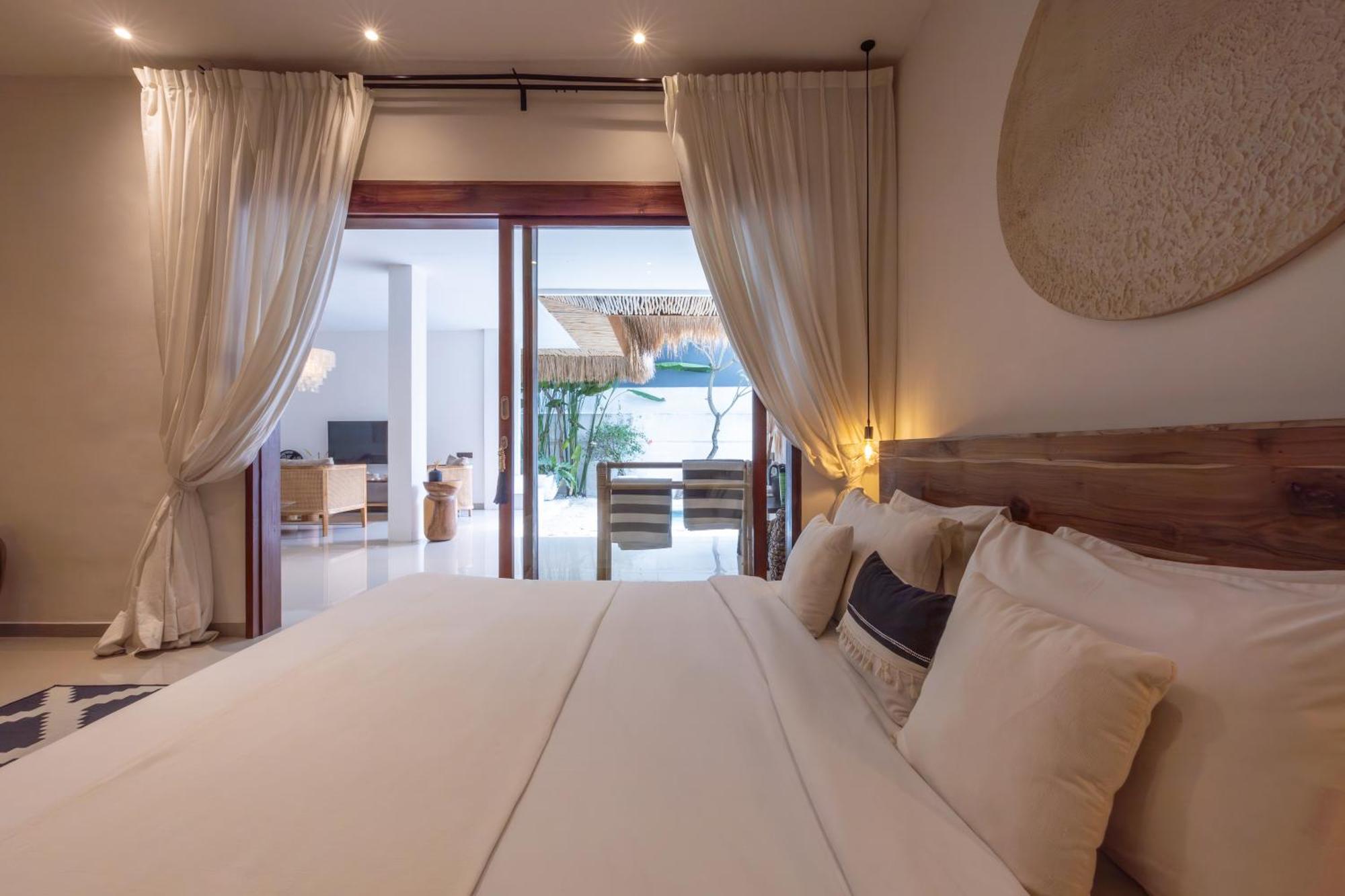 Turan Casa Auri Seminyak Villa Buitenkant foto