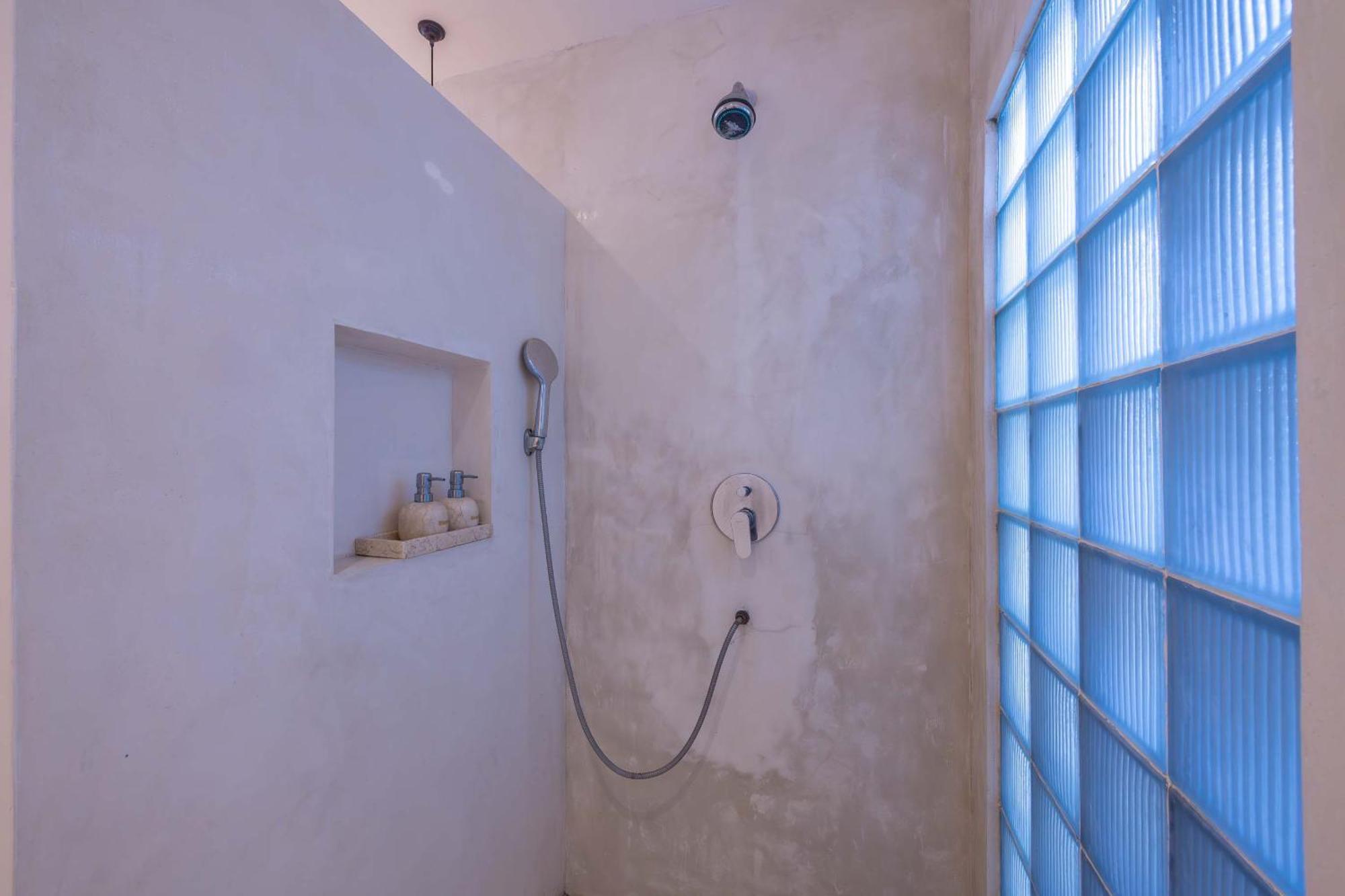 Turan Casa Auri Seminyak Villa Buitenkant foto
